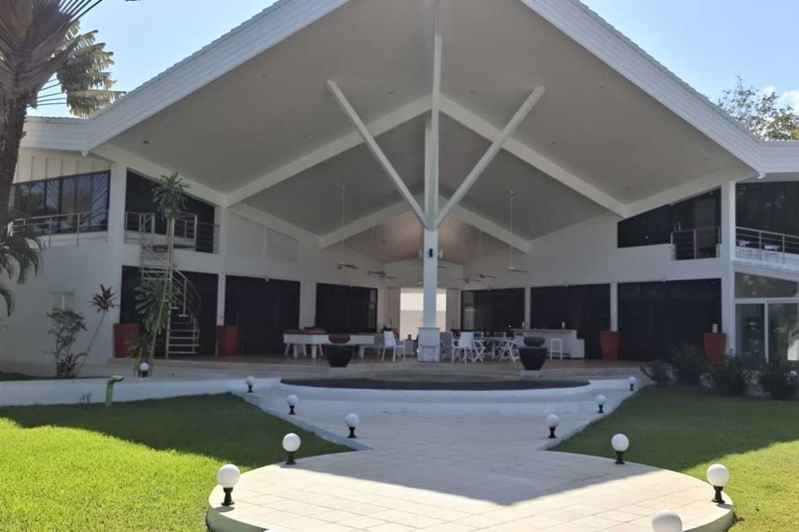 Unique 5-Bedroom Luxury Estate with Expansive Tropical Gardens on Phuket’s East Coast