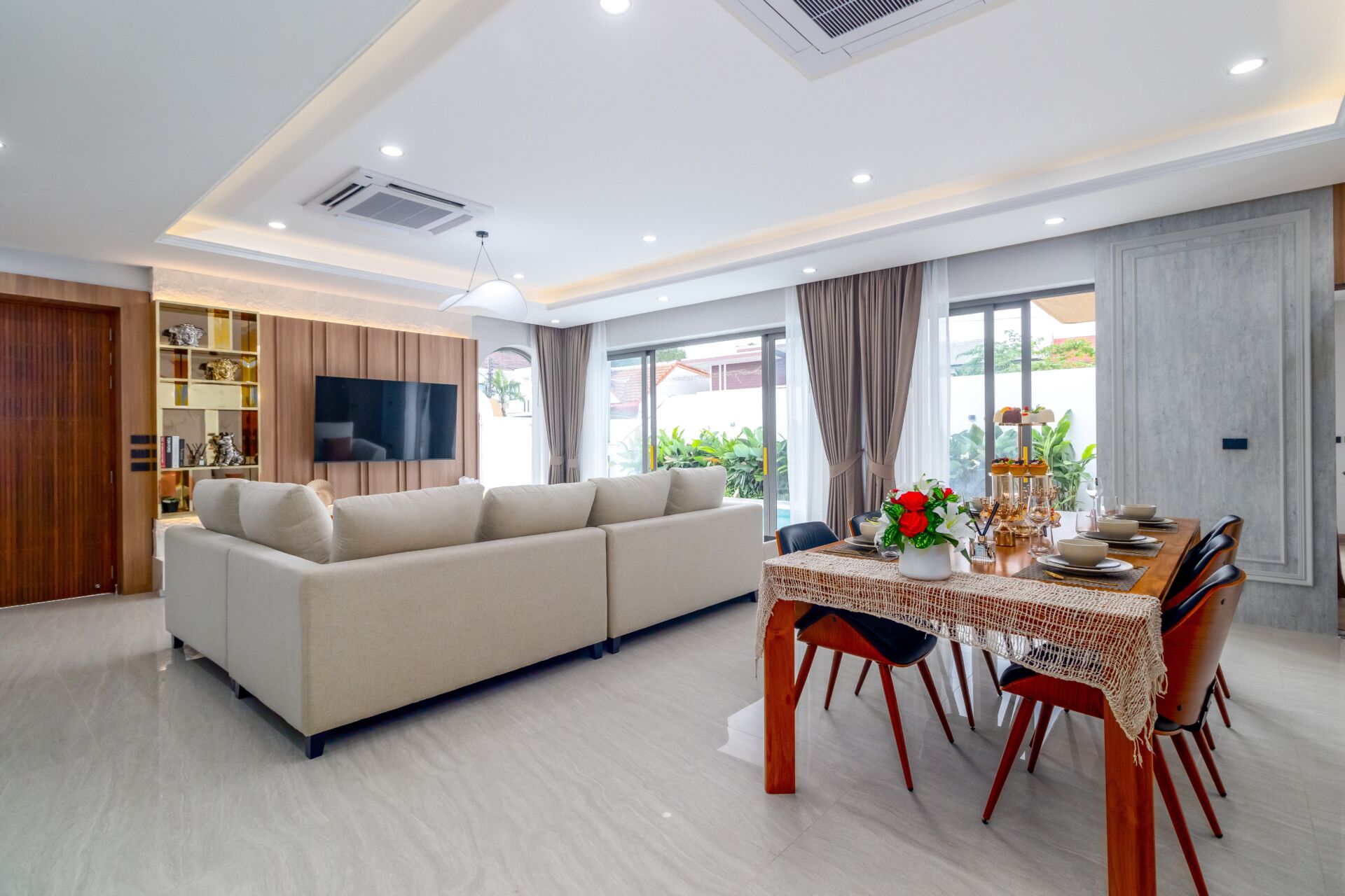 Elegant 2-Bedroom Sea View Villa for Rent with Beach Access