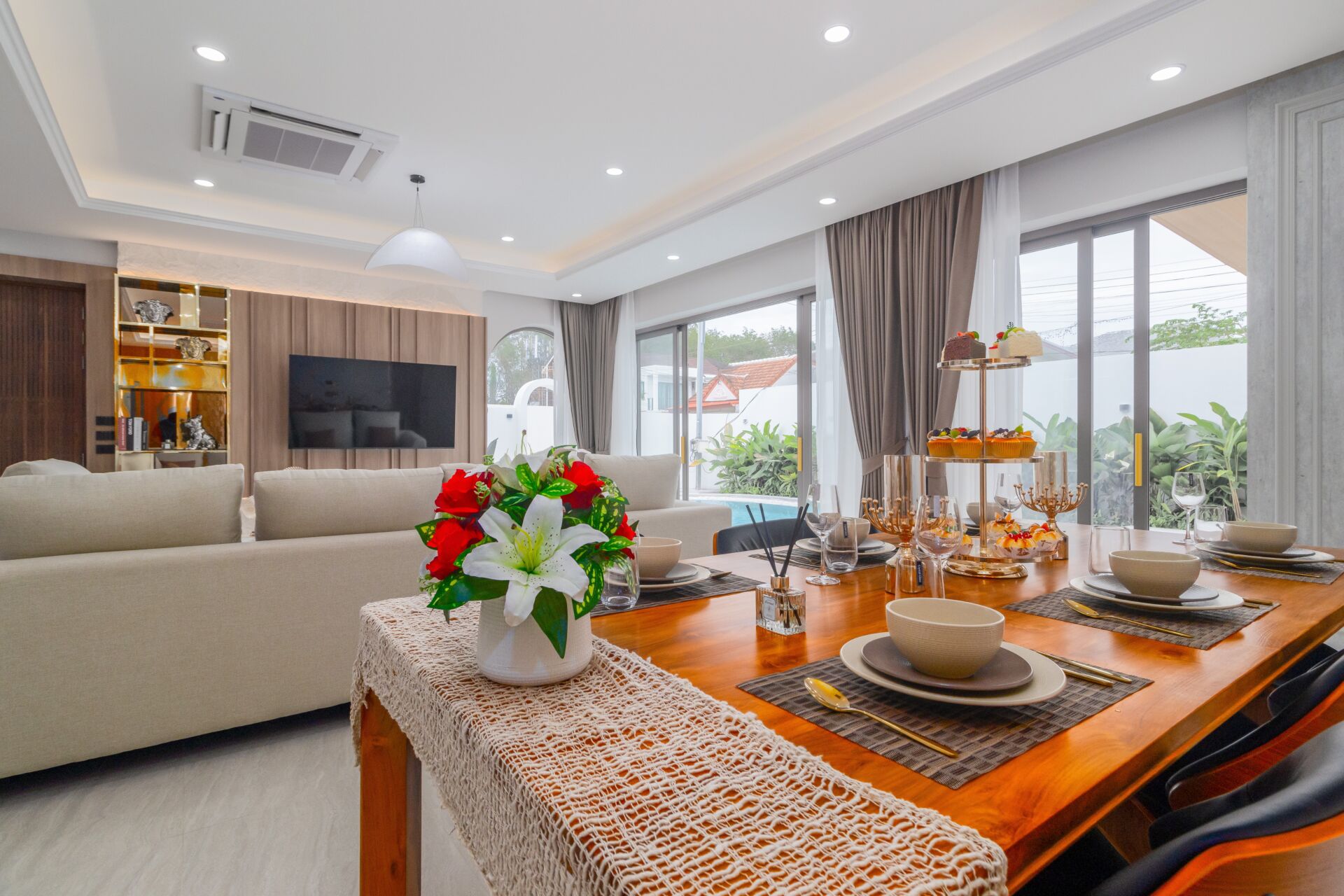 Elegant 2-Bedroom Sea View Villa for Rent with Beach Access