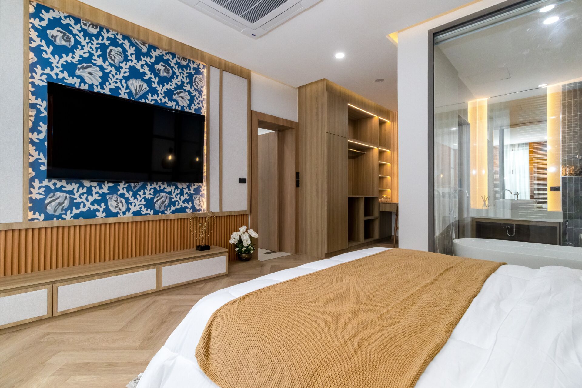 Elegant 2-Bedroom Sea View Villa for Rent with Beach Access