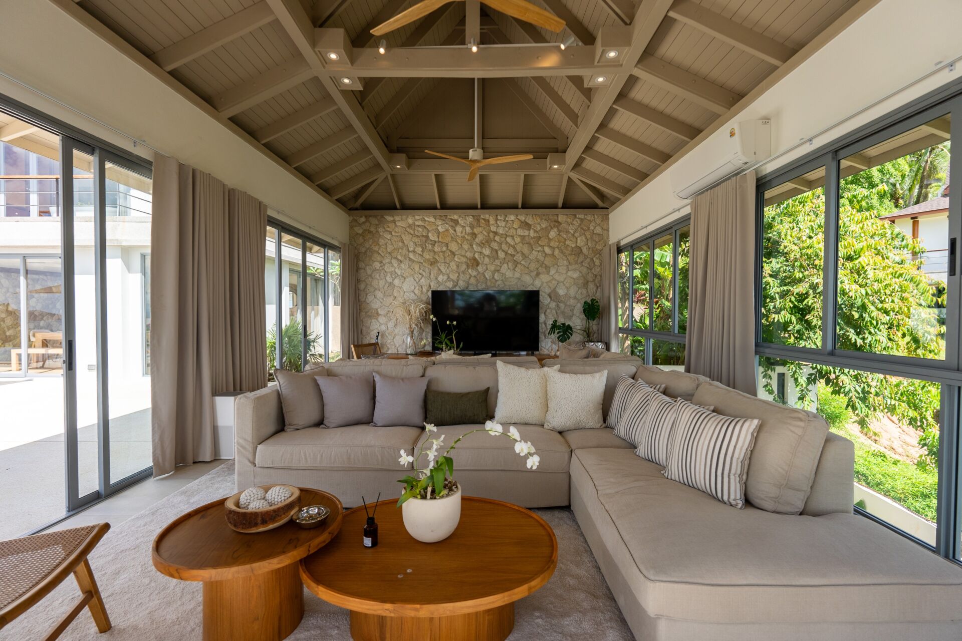 ayara-36 Ayara Sea View Villa for Rent – Luxury Ocean View Villa in Surin, Phuket