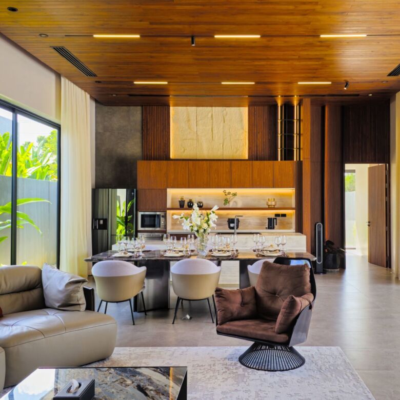 Sea Central Villa – Luxury 4-Bedroom Private Pool Villa for Rent in Phuket