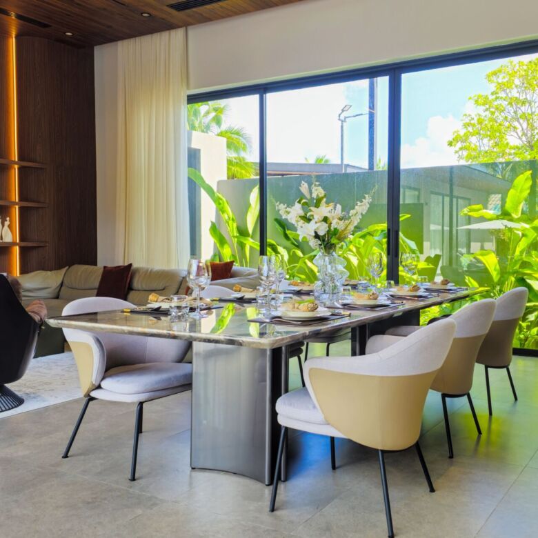 Sea Central Villa – Luxury 4-Bedroom Private Pool Villa for Rent in Phuket