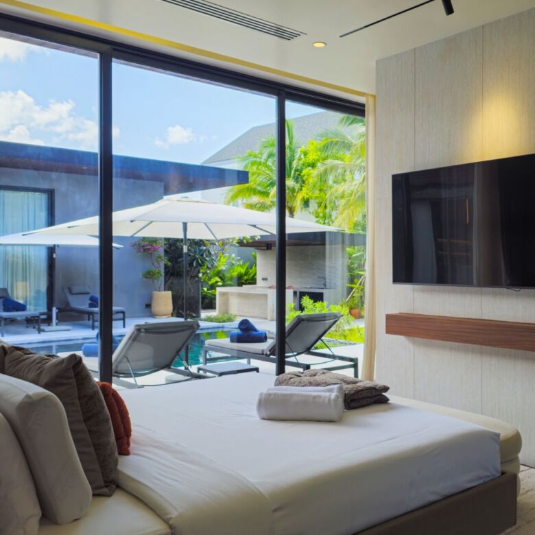Sea Central Villa – Luxury 4-Bedroom Private Pool Villa for Rent in Phuket