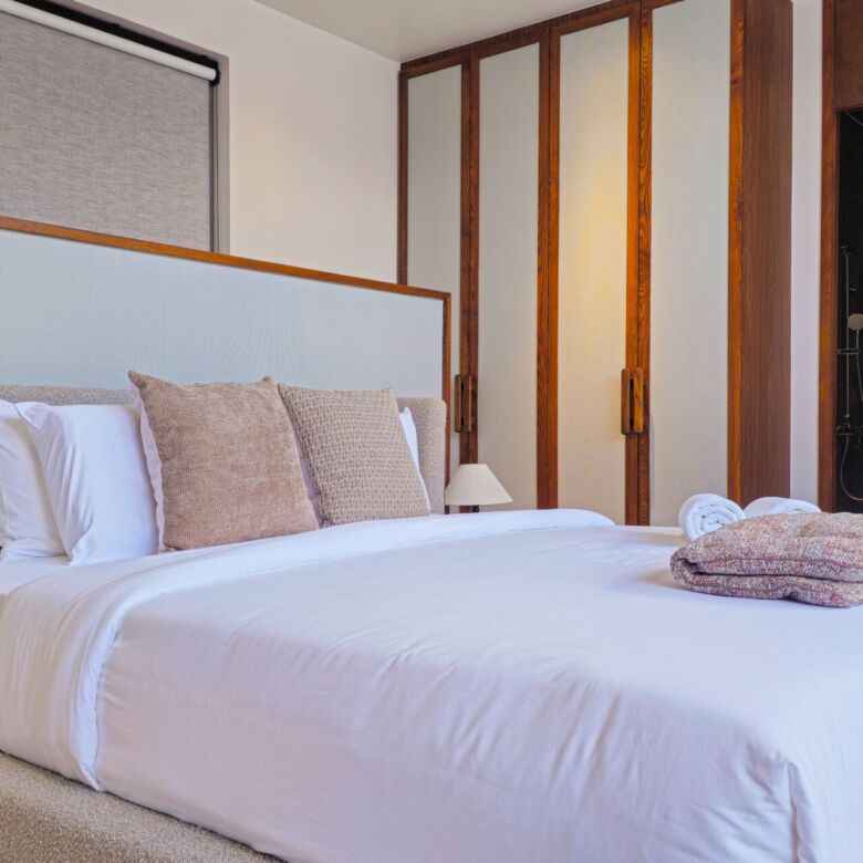 Sea Central Villa – Luxury 4-Bedroom Private Pool Villa for Rent in Phuket