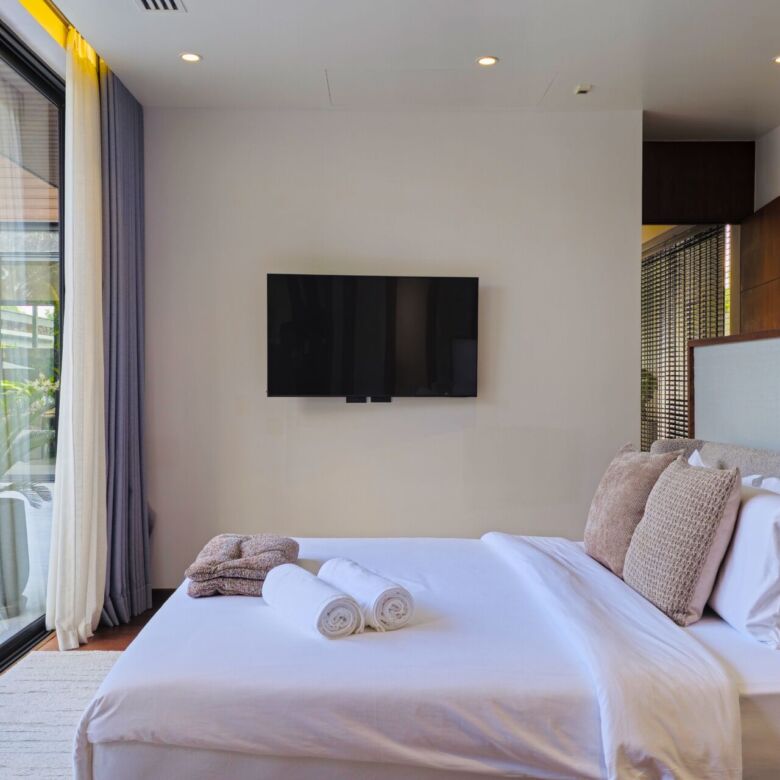 Sea Central Villa – Luxury 4-Bedroom Private Pool Villa for Rent in Phuket