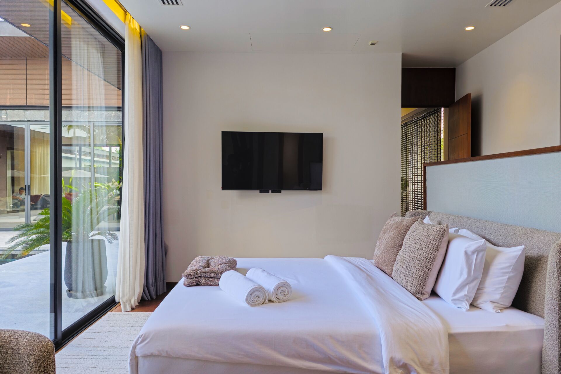 20260719_105357 Sea Central Villa – Luxury 4-Bedroom Private Pool Villa for Rent in Phuket