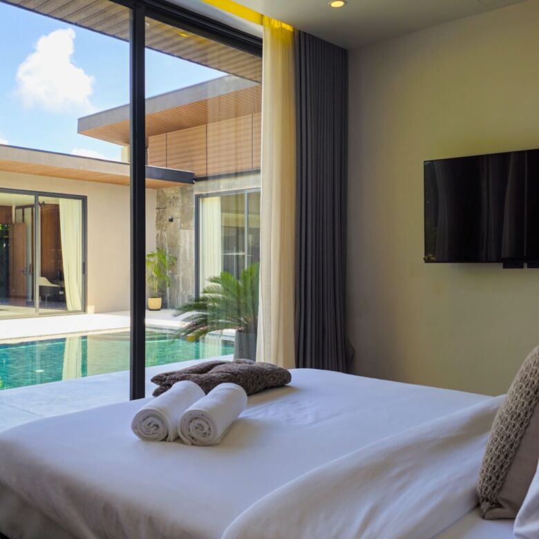 Sea Central Villa – Luxury 4-Bedroom Private Pool Villa for Rent in Phuket