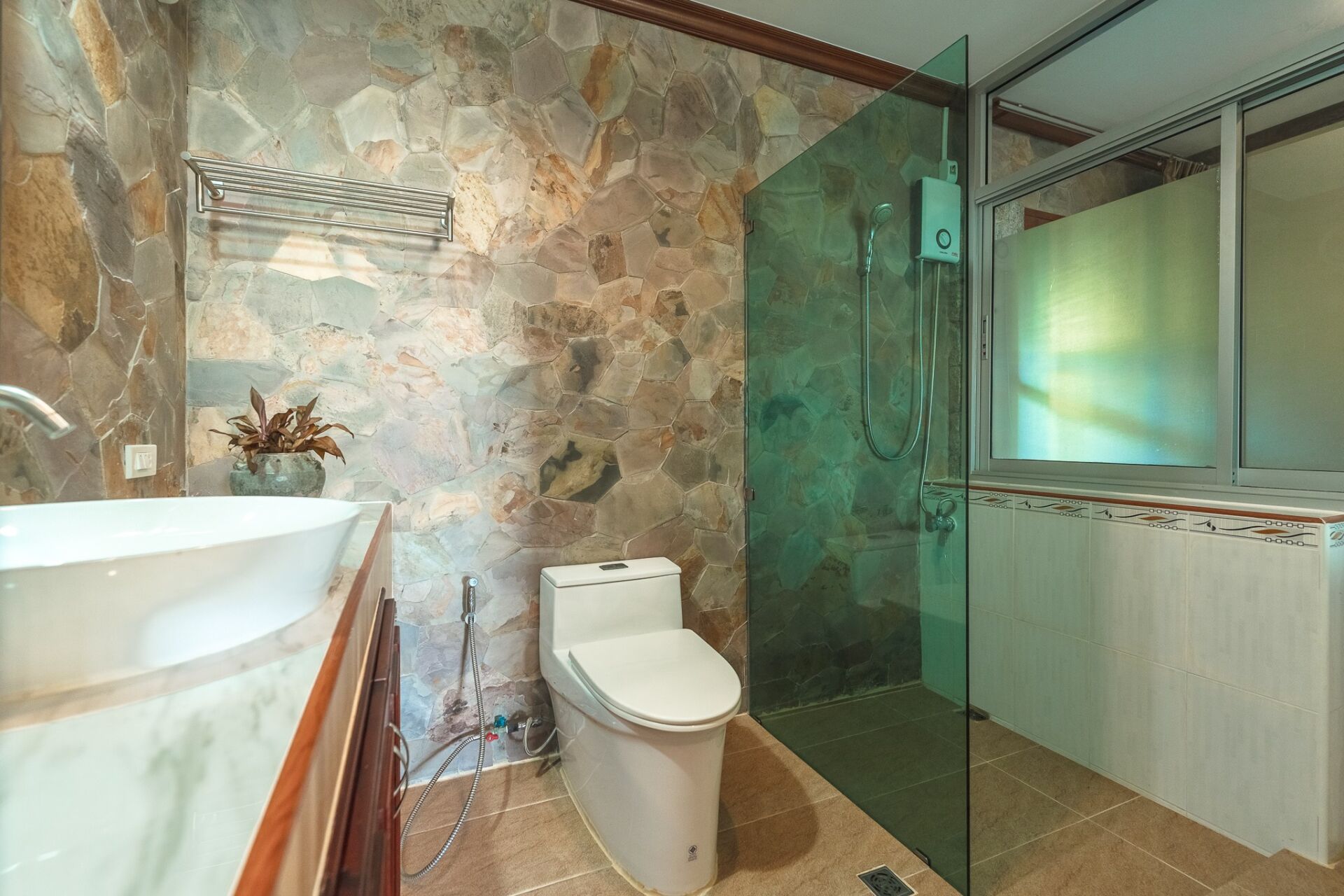LW107378-HDR Luxury 7-Bedroom Thai-Style Villa – Layan Beach, Phuket