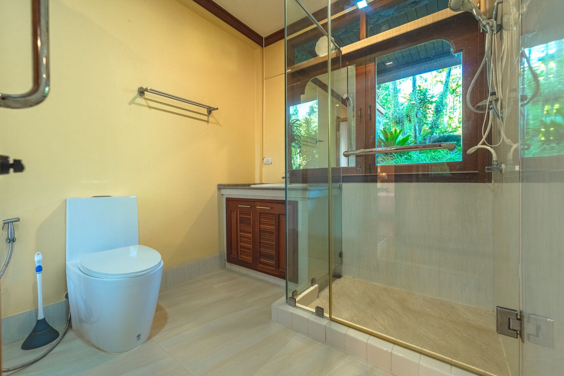 LW107381-HDR Luxury 7-Bedroom Thai-Style Villa – Layan Beach, Phuket