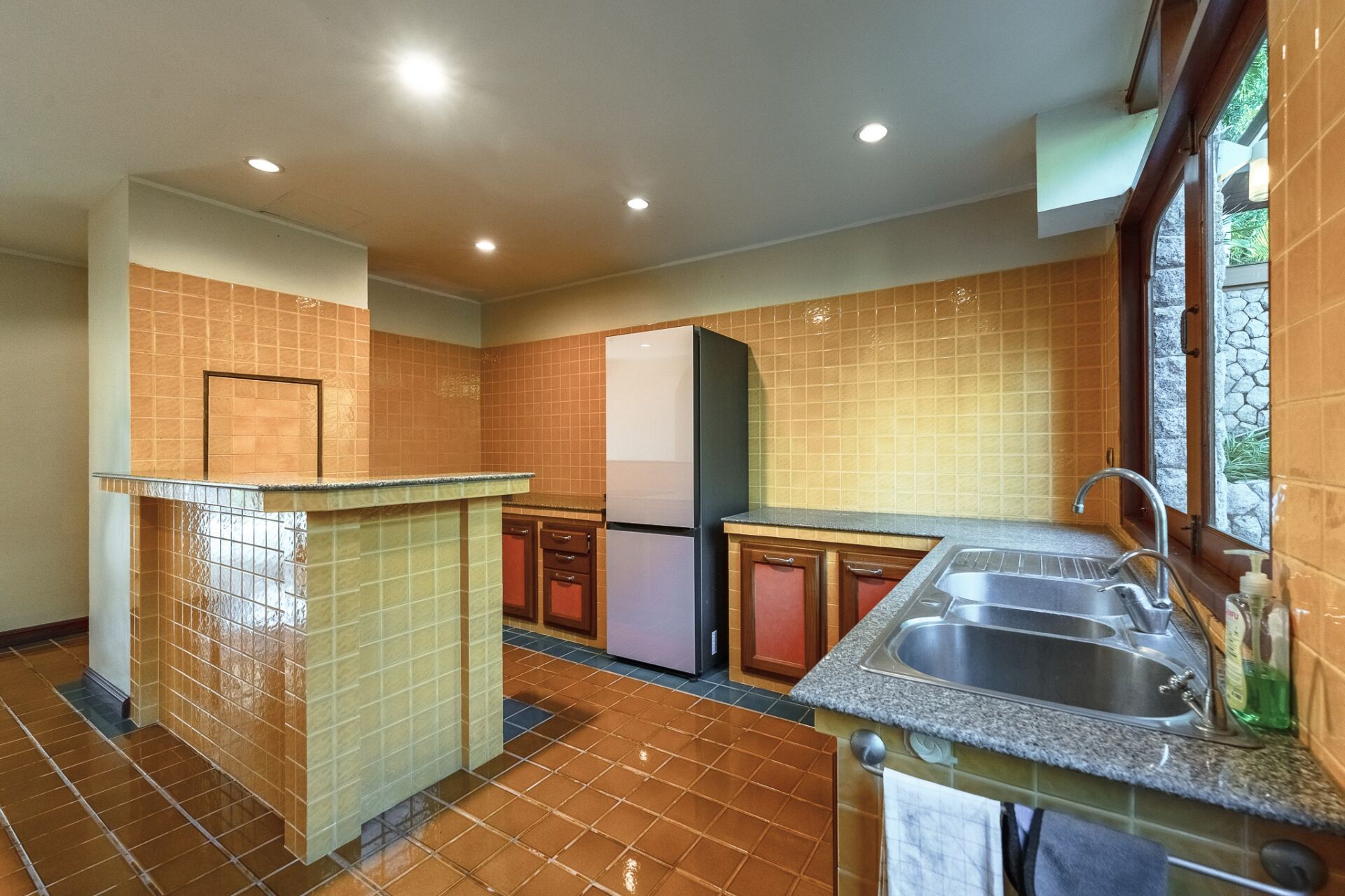 LW107405-HDR Luxury 7-Bedroom Thai-Style Villa – Layan Beach, Phuket