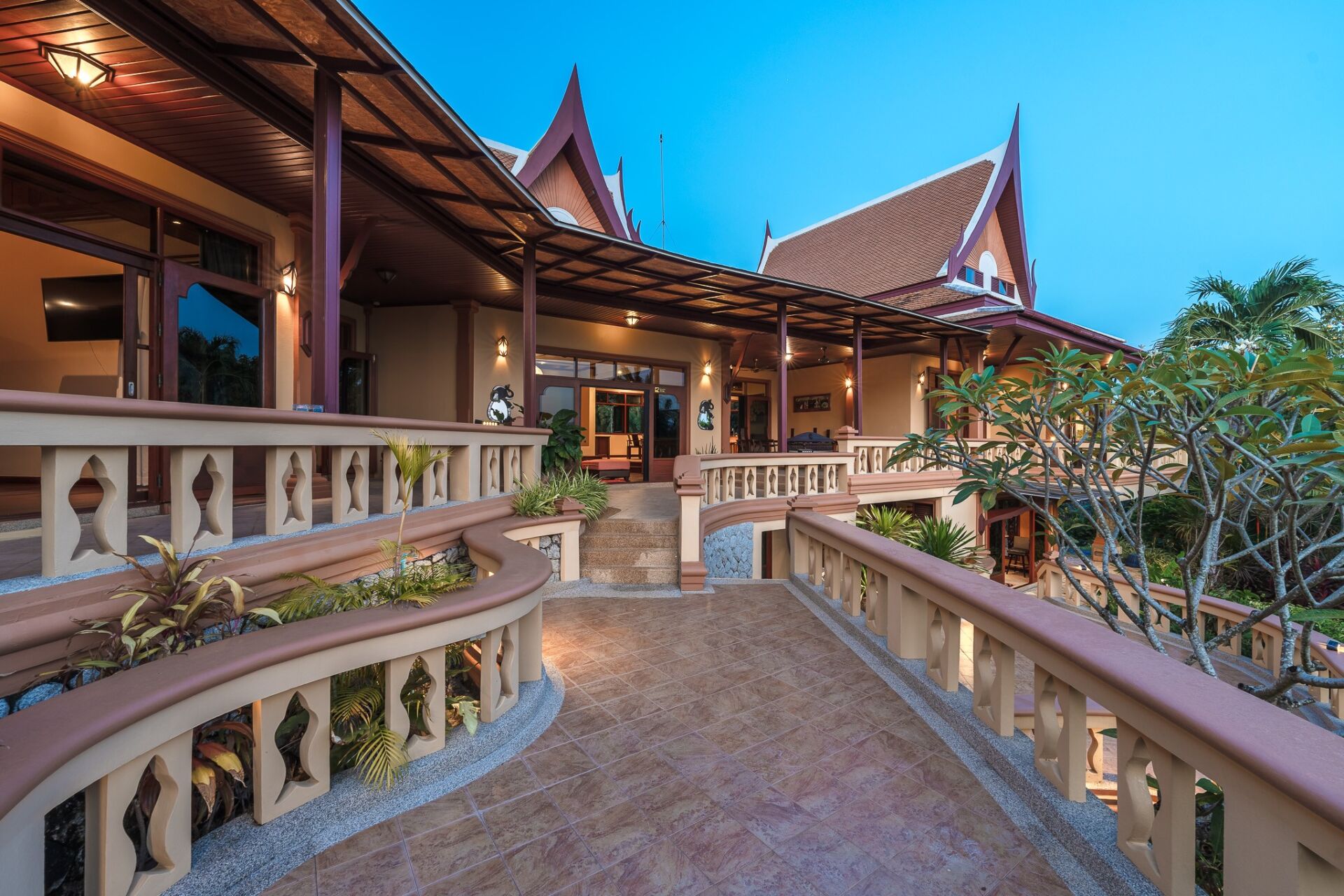 LW107630-HDR Luxury 7-Bedroom Thai-Style Villa – Layan Beach, Phuket