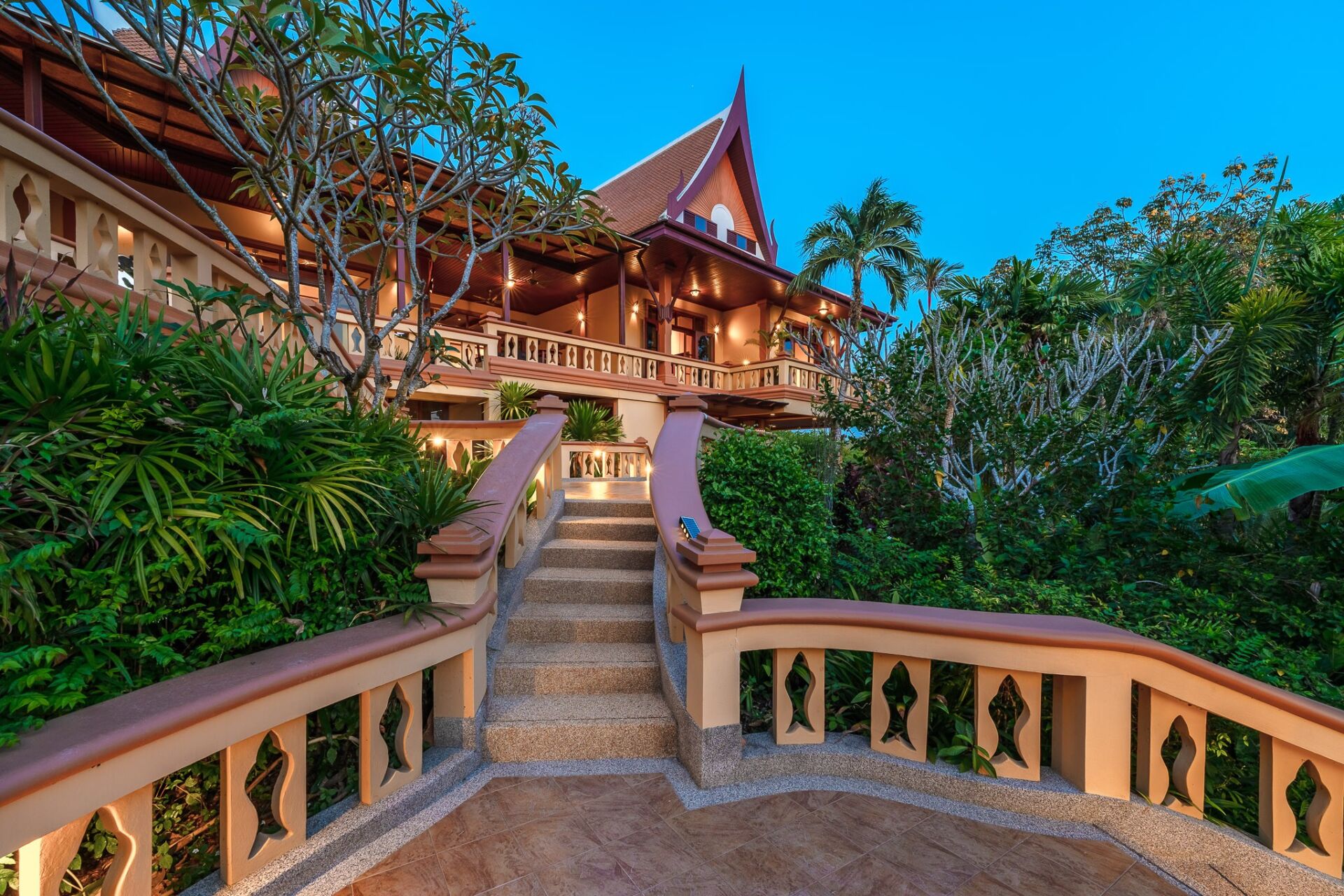 LW107639-HDR Luxury 7-Bedroom Thai-Style Villa – Layan Beach, Phuket