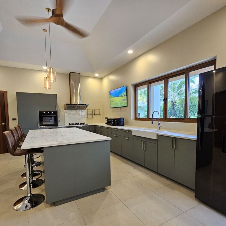 Luxury 5-Room Standalone Pool Villa for Sale in Cherngtalay, Phuket – THB 55 Million