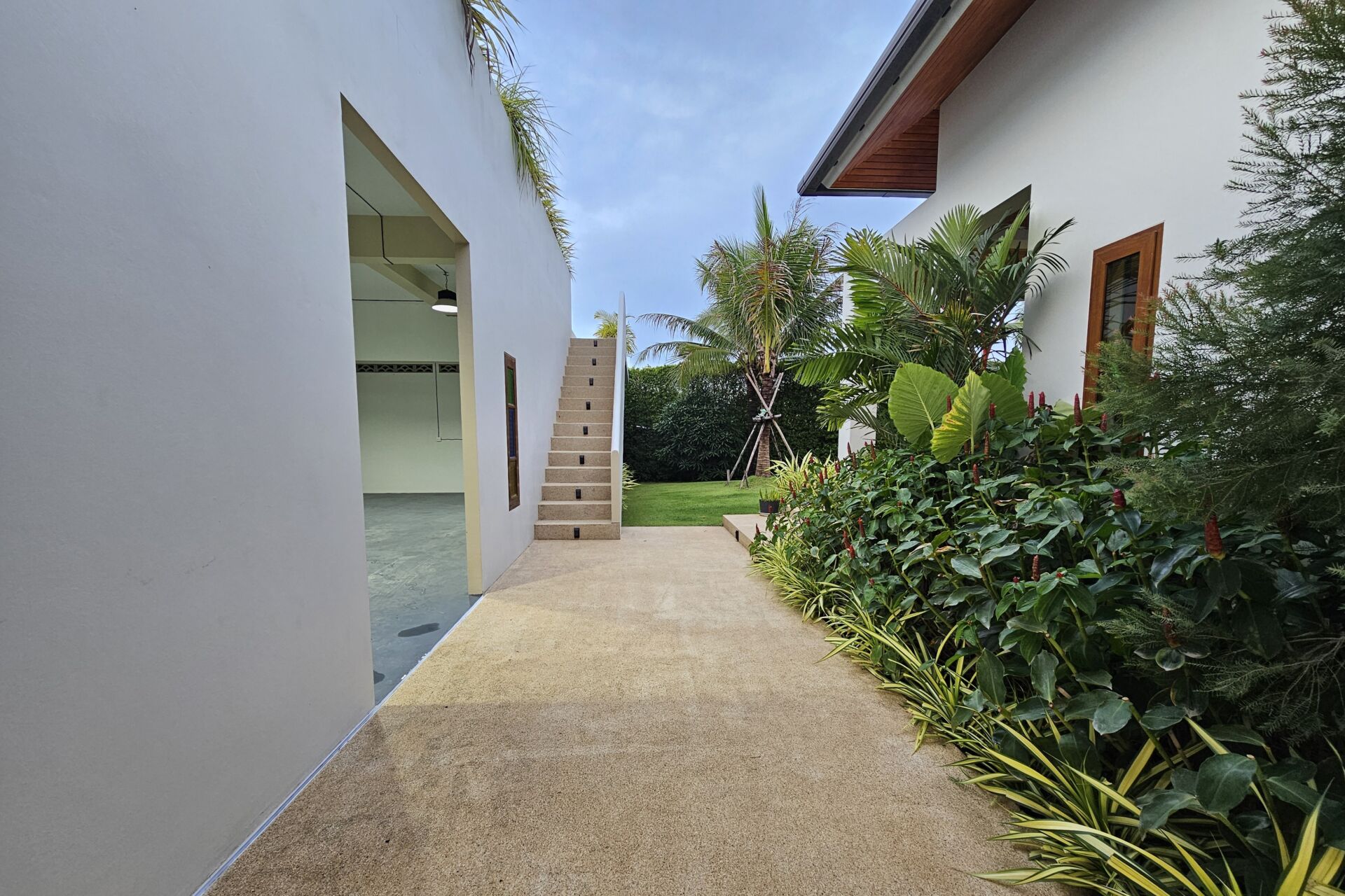 Luxury 5-Room Standalone Pool Villa for Sale in Cherngtalay, Phuket – THB 55 Million